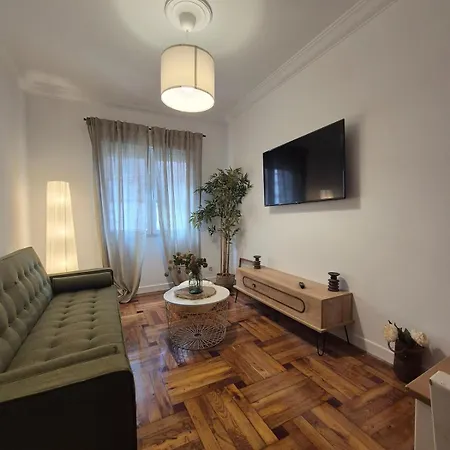 Moderno Con Garaje En 1a148 גיחון