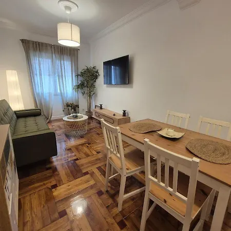 Moderno Con Garaje En 1a148 דירה גיחון